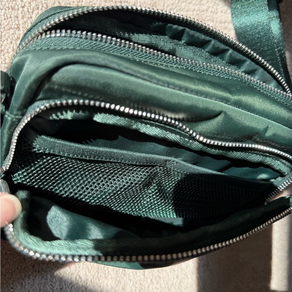 Lululemon Bag Everywhere Crossbody 2 L legacy Green - Picture 6 of 7